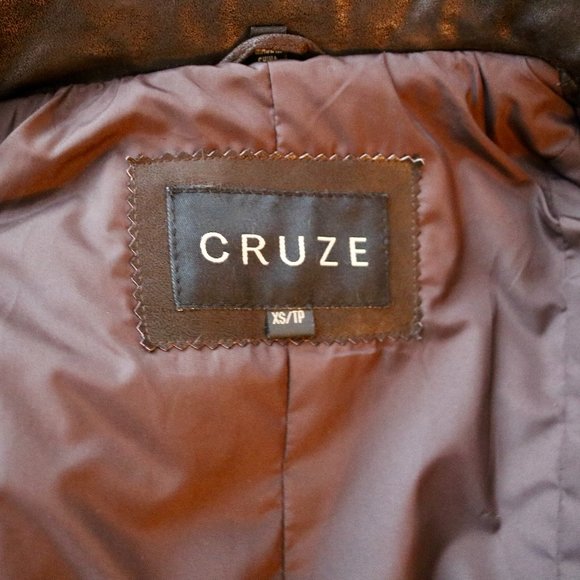 Leather Jacket with fur hood - Picture 14 of 15